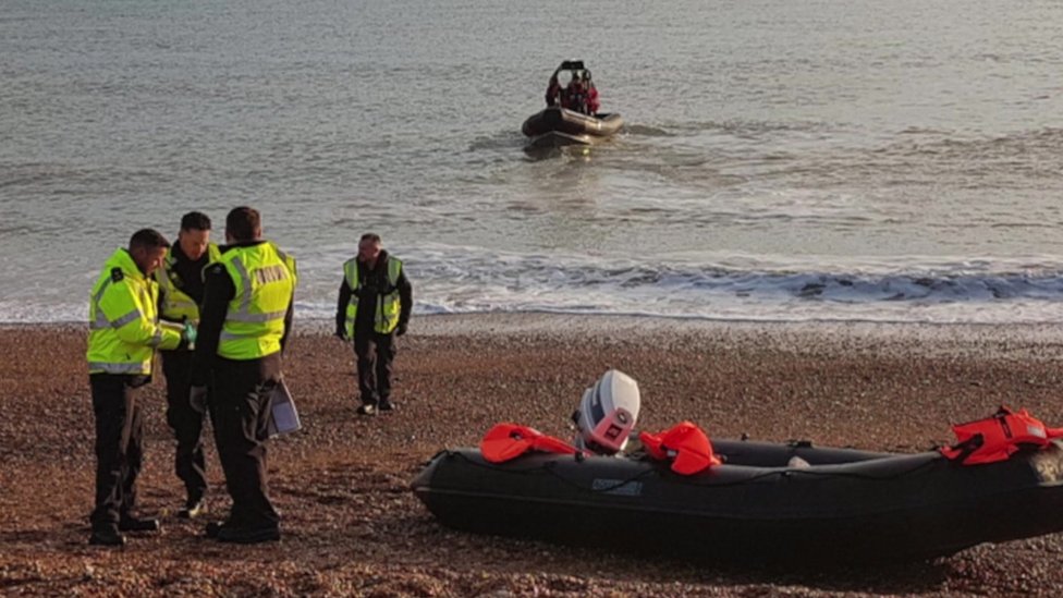 Channel migrants: UK and France to step up patrols