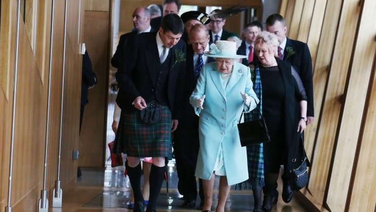 Queen opens Scottish Parliament