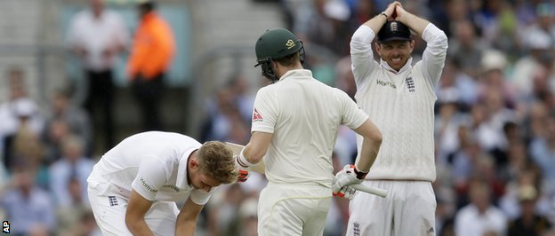 Stuart Broad (left) and Ian Bell (right)