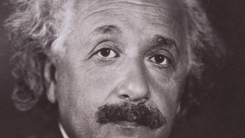 Resposta do Teste de Einstein: Resposta do Problema Corrida de