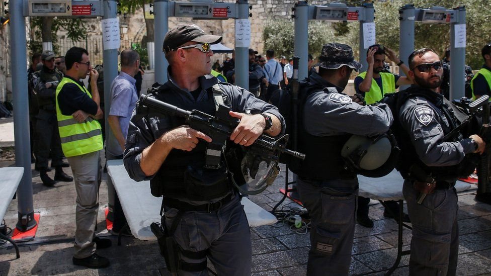 انتشار قوات إسرائيلية في محيط المسجد الأقصى تشرف على البوابات الإلكترونية