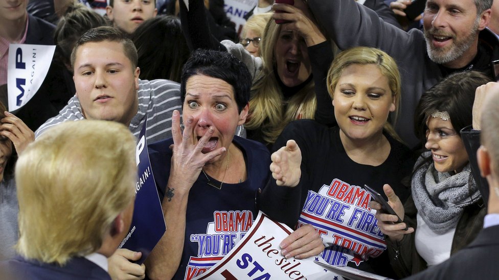 Seguidores de Trump se sorprenden al verlo de cerca en un evento de campaña.