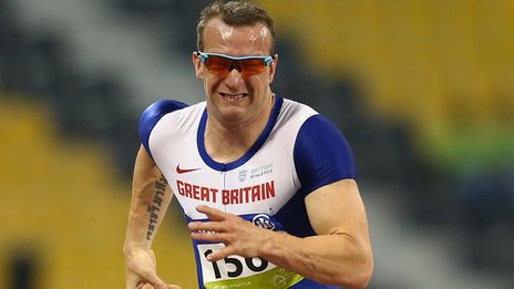 Whitehead retains 200m title in Doha