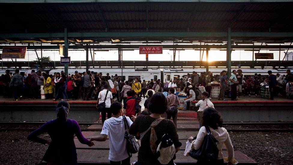 Ditawari jadi pekerja seks oleh orang asing di kereta, modus baru perdagangan manusia?