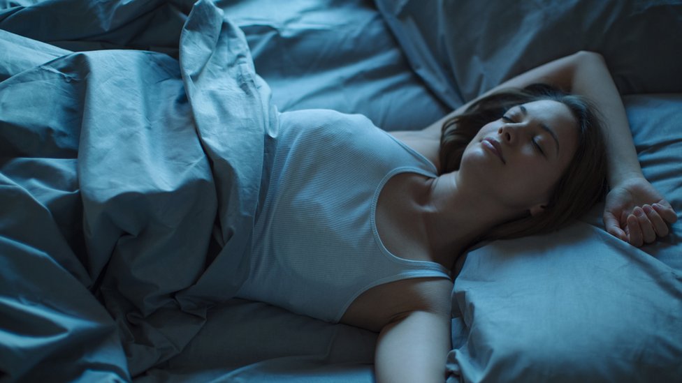 6 mitos sobre cómo dormir mejor que en realidad pueden dañar tu salud - BBC  News Mundo