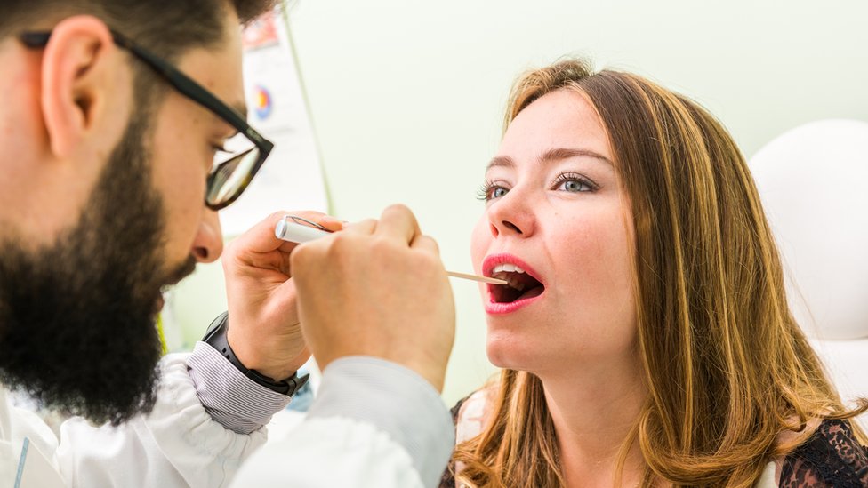Sore throat sufferers urged to take pharmacy test