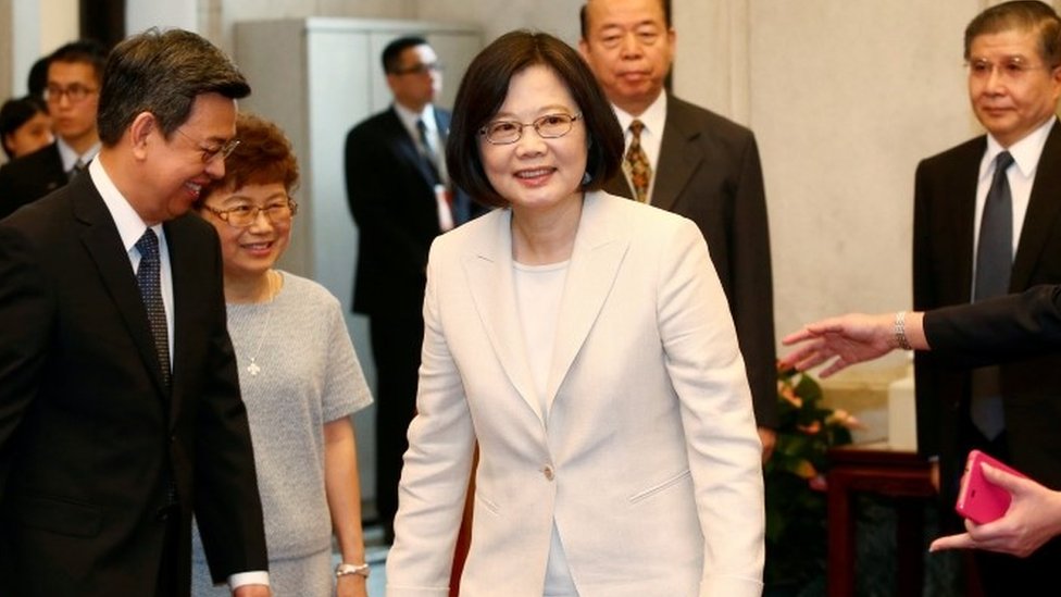 台湾で蔡英文氏が総統就任 女性初 - BBCニュース