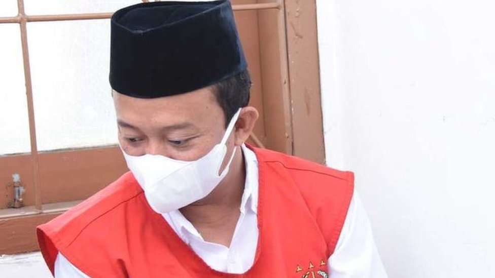 Xxx Bocah Sd - Herry Wirawan, pemerkosa 13 santriwati tetap dihukum mati usai kasasi  ditolak MA - BBC News Indonesia