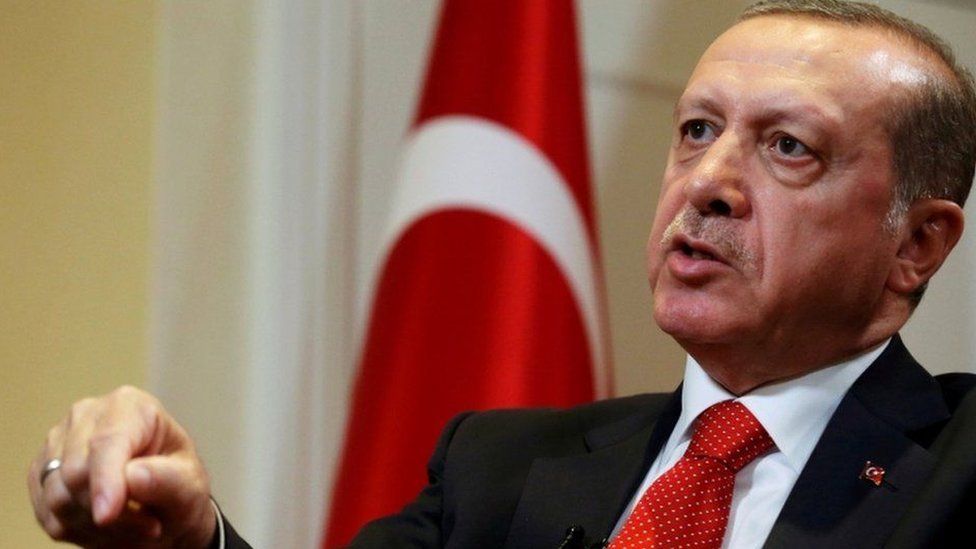 رجب طيب أردوغان رئيس تركيا لكن بصلاحيات شرفية
