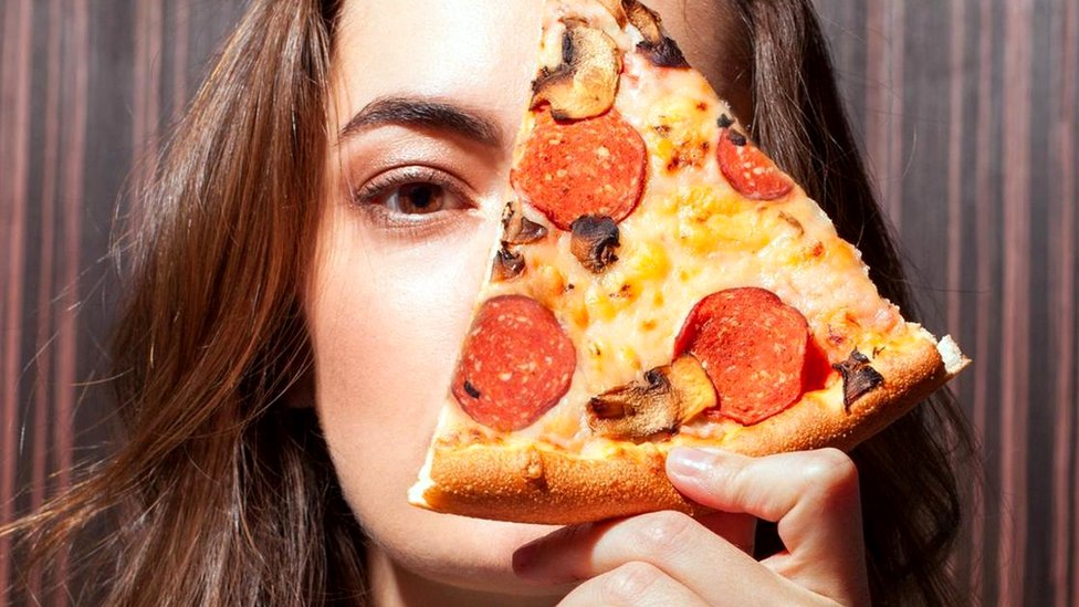 Порно жас қара әйелдер мулат азиатки Әйелінің аузын ашты