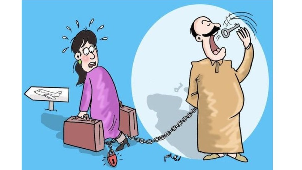 Ular uxlab yotgan ayollarni suratga olishadi.