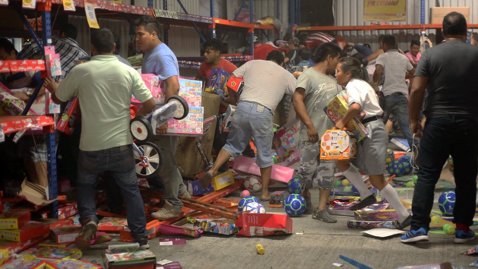 Saqueo de una tienda en Veracruz