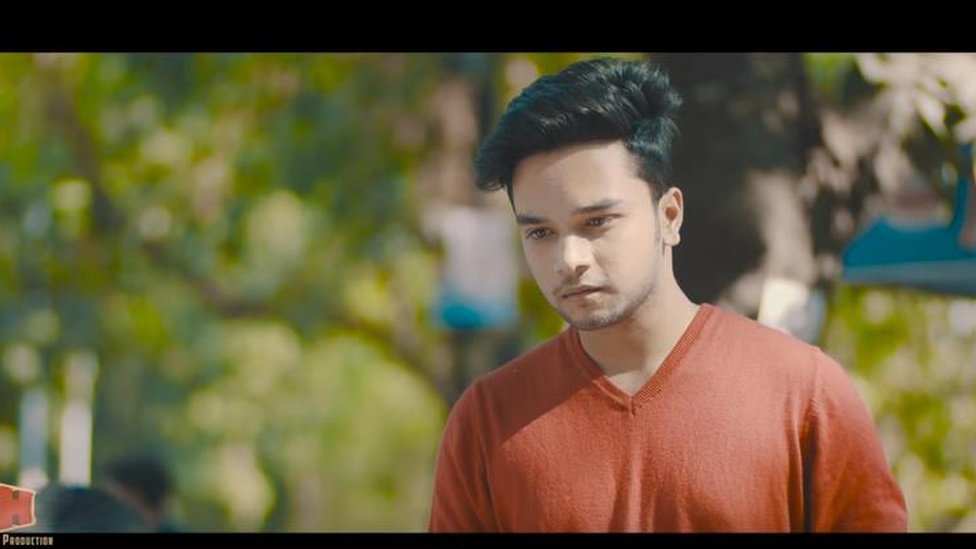 Veb-kamera qizlar yigitlarning jim bolishini tomosha qilishadi