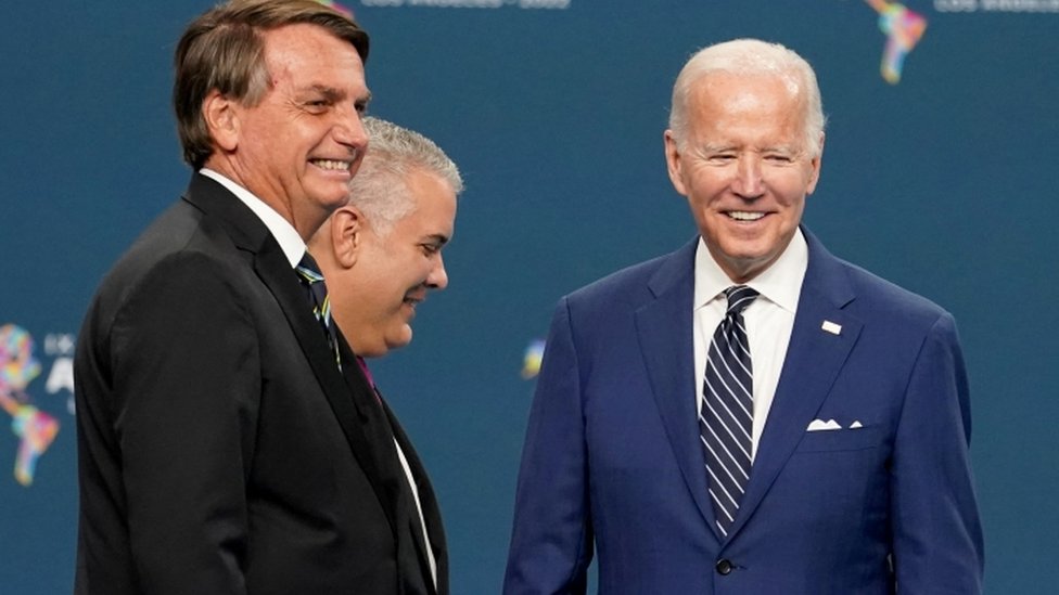 Pedro Certezas on X: Joe Biden, 46º presidente dos EUA, ao lado de um  menino com a camisa do Botafogo  / X