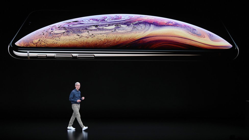 Por qué Apple renuncia al cargador inalámbrico para iPhone que había  prometido - BBC News Mundo