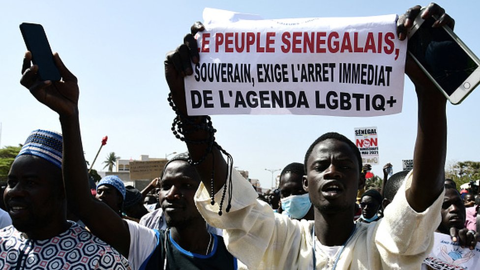 La proposition de loi sur la criminalisation de l&#39;homosexualité au Sénégal  rejettée - BBC News Afrique