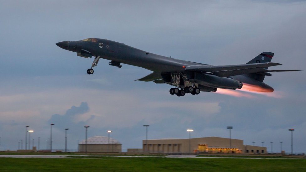 2017年10月10日，一架美軍飛機在關島起飛