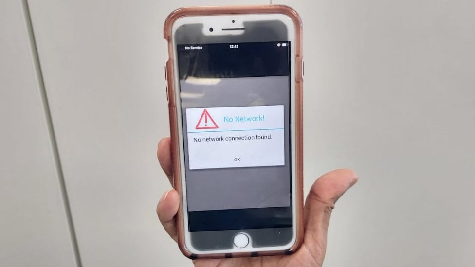 Yosh rus pornosining barcha teshiklarida Nalchik kaltak yashirin kamera onlayn