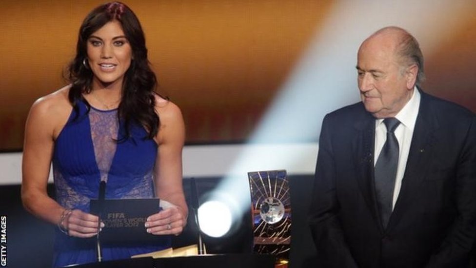 Hope Solo dan Sepp Blatter