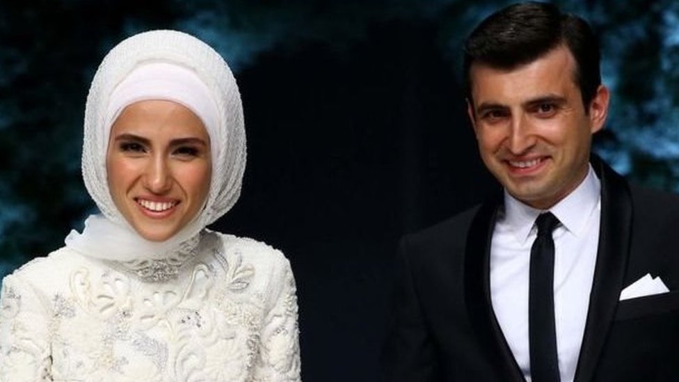 Katta dumbali lezbiyenler sochli mushuklar bilan yosh qizlar