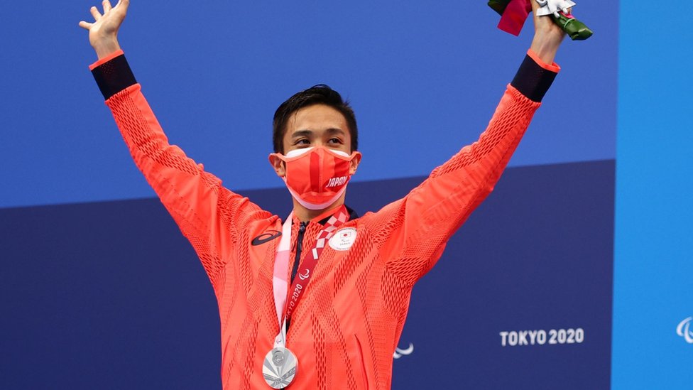 東京パラ】 競泳男子の鈴木、日本勢最初の金メダル 初出場の富田も銀
