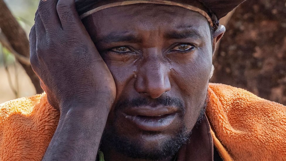 Katta kokrakli joja qizining yosh yigitini sikadi