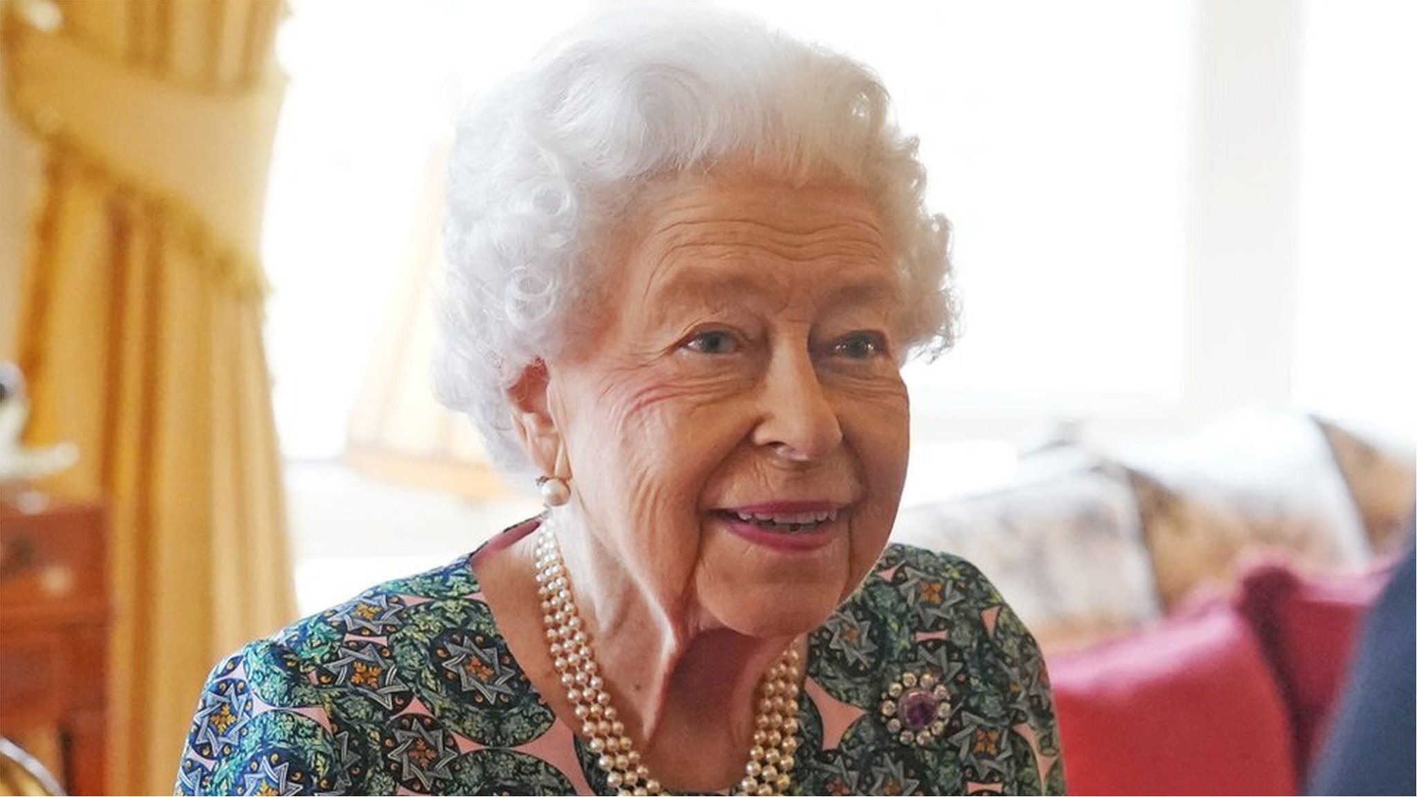 解説】 エリザベス英女王、即位70周年の「プラチナ・ジュビリー」始まる 王室の現在は？ - BBCニュース