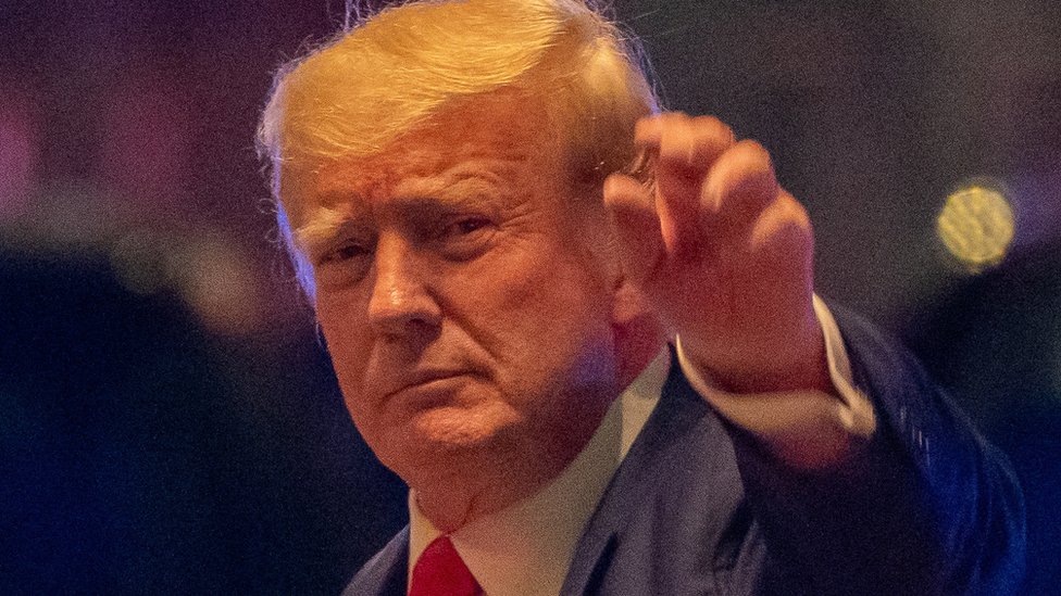 トランプ前大統領「これは極秘だ」とスタッフに 退任後の機密文書保持