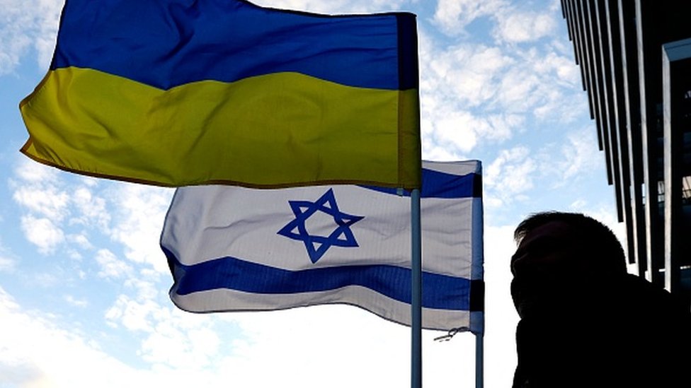 Меж двух огней. Как Израиль стал посредником в украинском кризисе, и почему  из этого ничего не выйдет - BBC News Русская служба