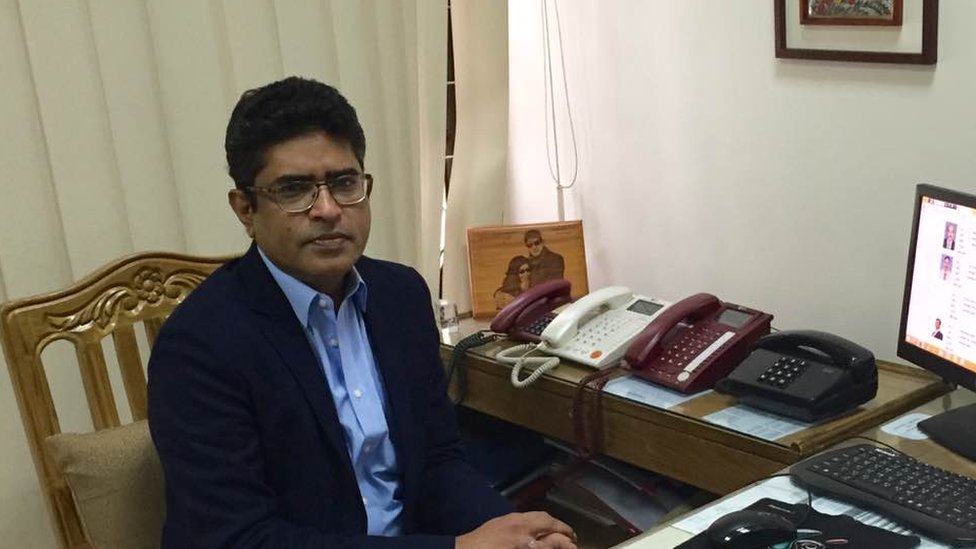 Lift tiqilib qolgan porno Tochiki jinsiy aloqa porno