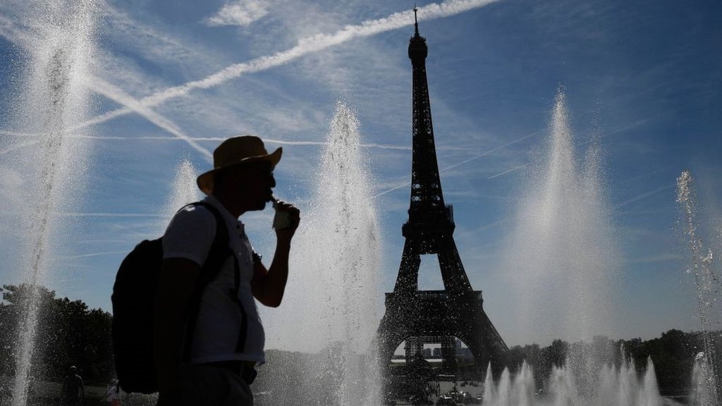 Outdoor events banned over heat in parts of France