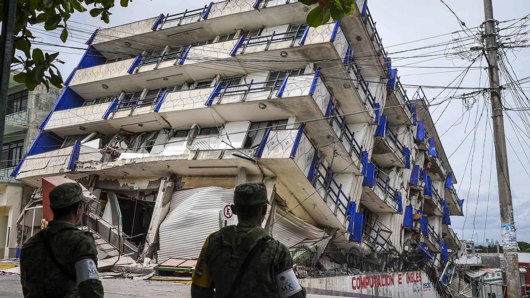Mexico earthquake: Death toll rises as rescue effort begins