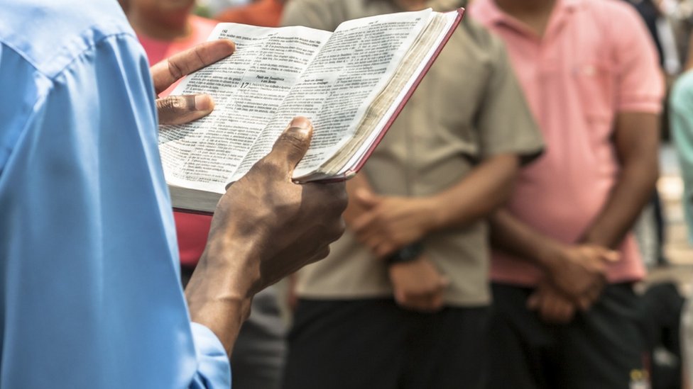 Eleições: Puxadas por evangélicos, candidaturas de religiosos crescem