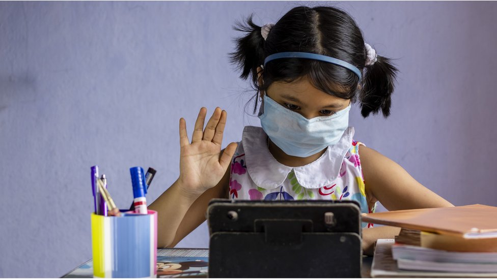 Yalangoch oilani tomosha qiling