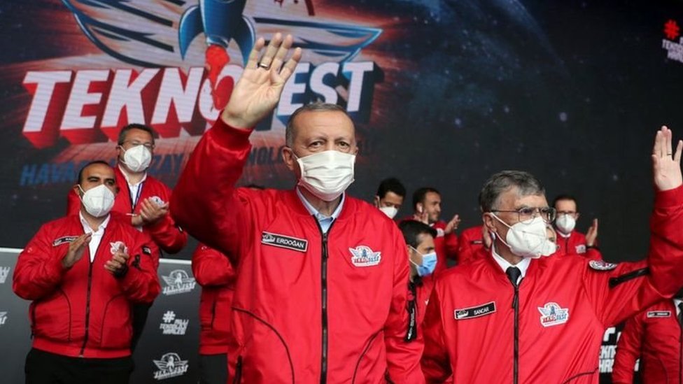 Porno boyicha mehmon ishchilar