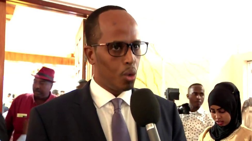 Ular navbatma-navbat hamma teshiklarda bir-birlarini sikishadi Yosh birodar bilan porno onlayn