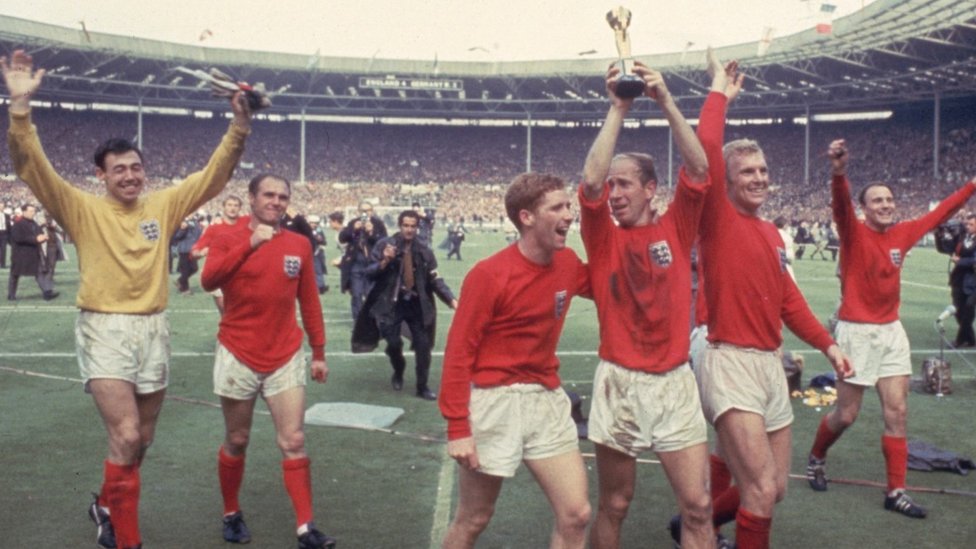 Inglaterra celebra su victoria en la final del Mundial de 1966, contra Alemania Occidental.