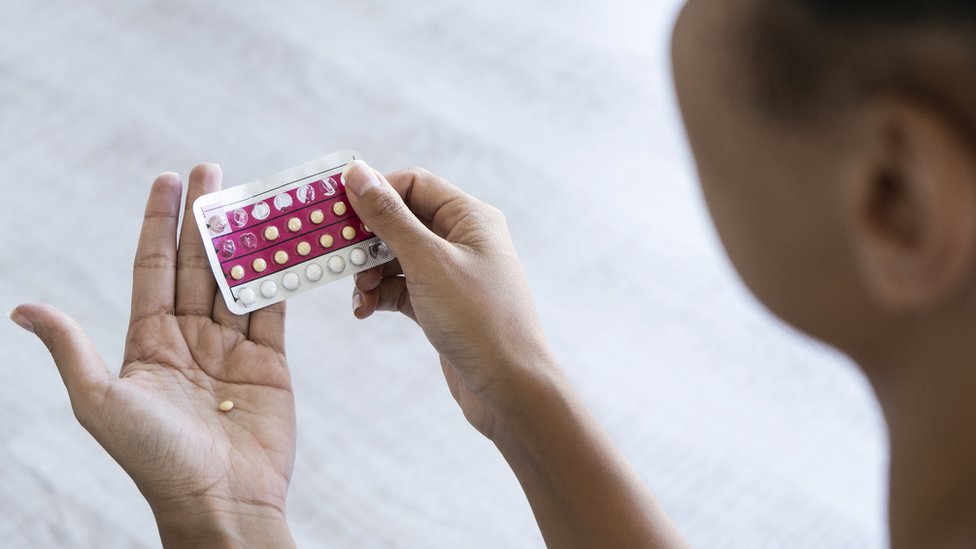 Lezbiyan oz dugonasini jinsiy aloqa qilishga kondiradi. yalangoch Sitora Farmonova