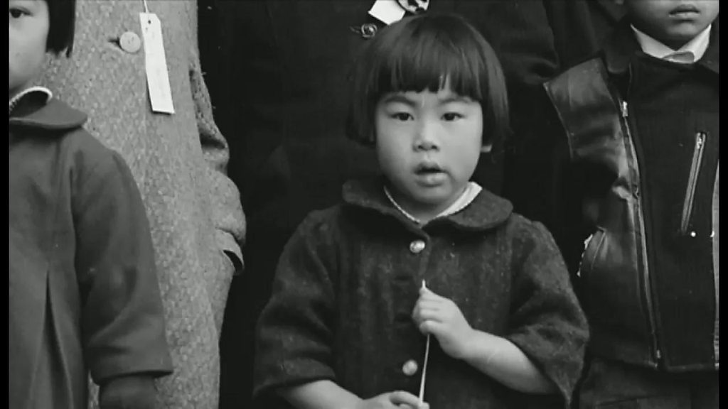 ここでも起こり得る」日系人強制収容所の写真展 米シカゴで - BBCニュース
