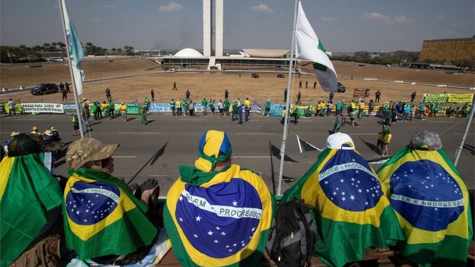 Recuo de Bolsonaro mostra fraqueza, mas ataques voltarão, avaliam