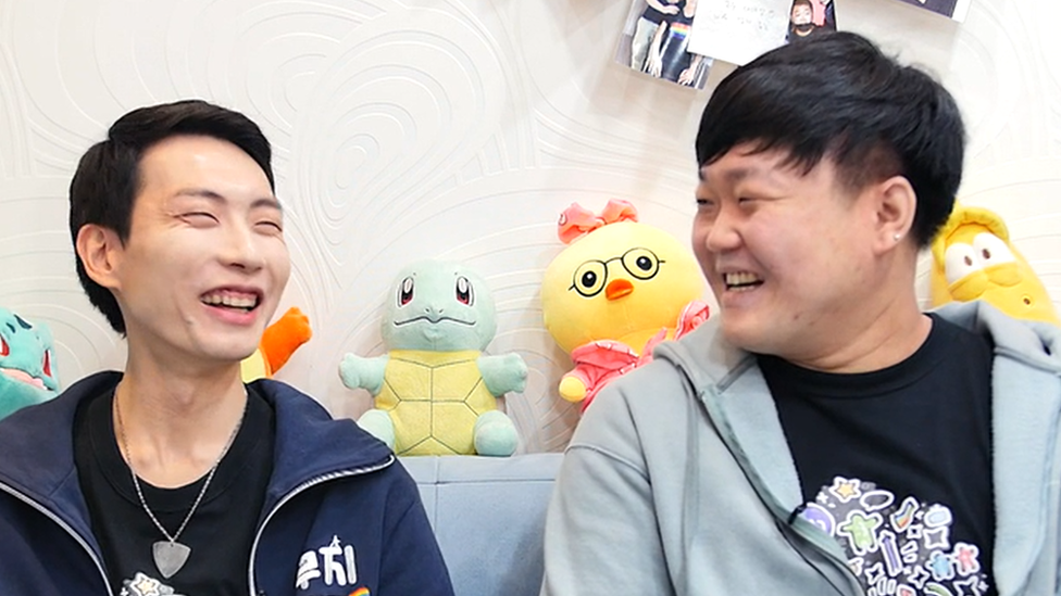 Vulvadagi jinsiy olatni yaqindan korish