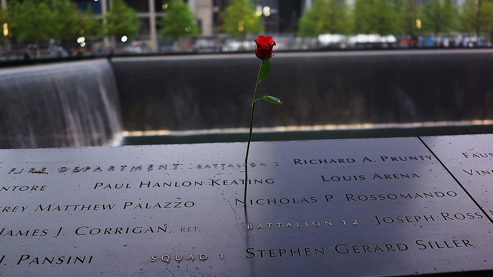 Los nombres de los 2.753 fallecidos en las torres del WTC están grabados en el memorial en el sur de Manhattan. Memorial de las víctimas del 11 de septiembre