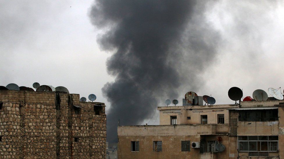 دخان كثيف جراء القصف في حلب