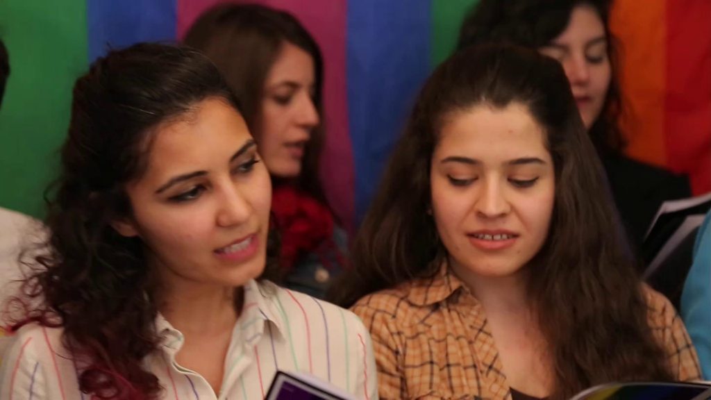 Rubee seshanba kuni porno onlayn Jinsiy aloqa video: Ona oglini eshagi bilan aldayapti