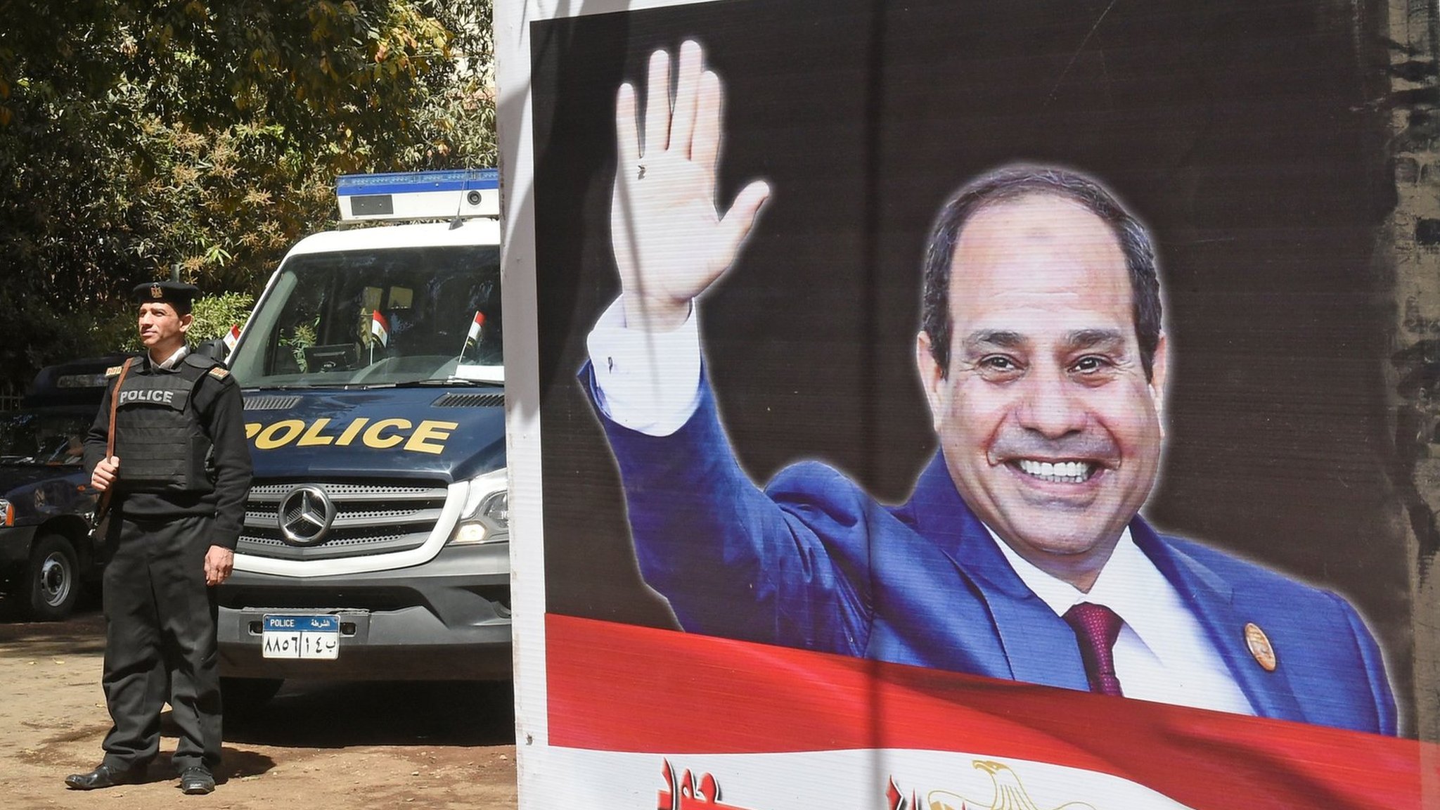 Egypt internet: Sisi ratifies law tightening control over websites