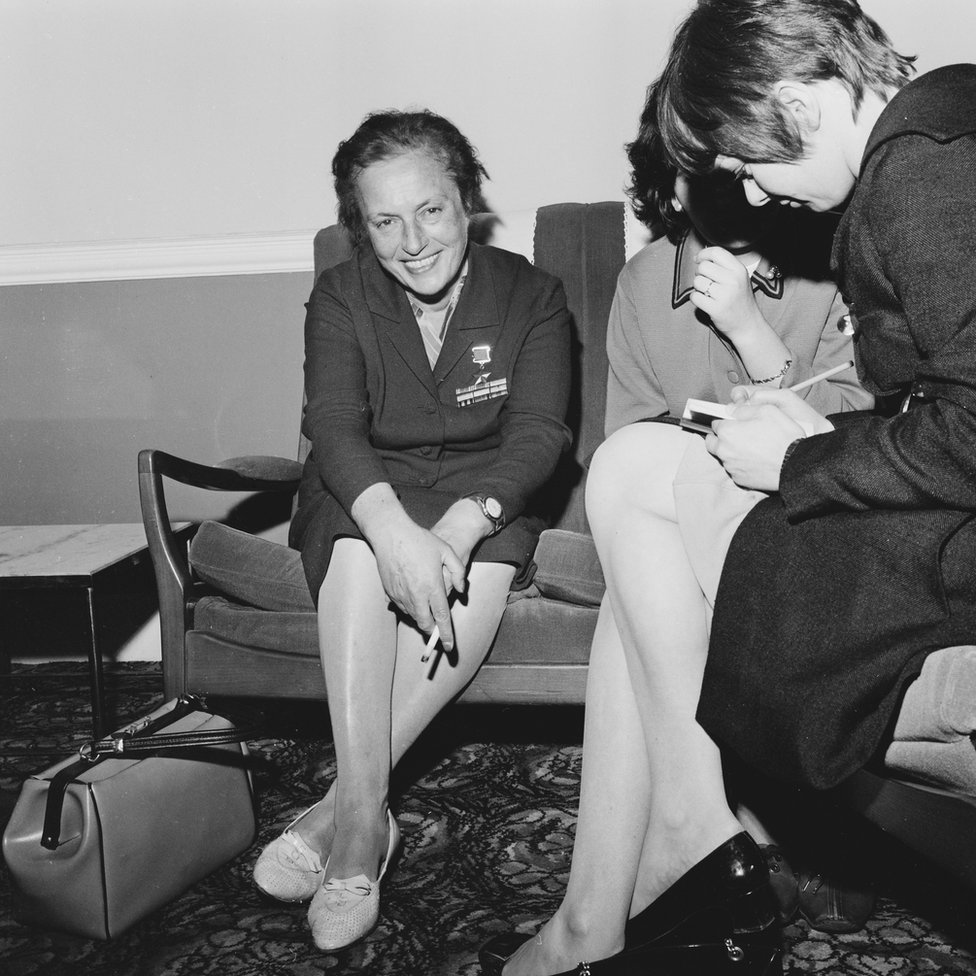 Liudmila Pavlichenko en Reino Unido el 7 de mayo de 1968.