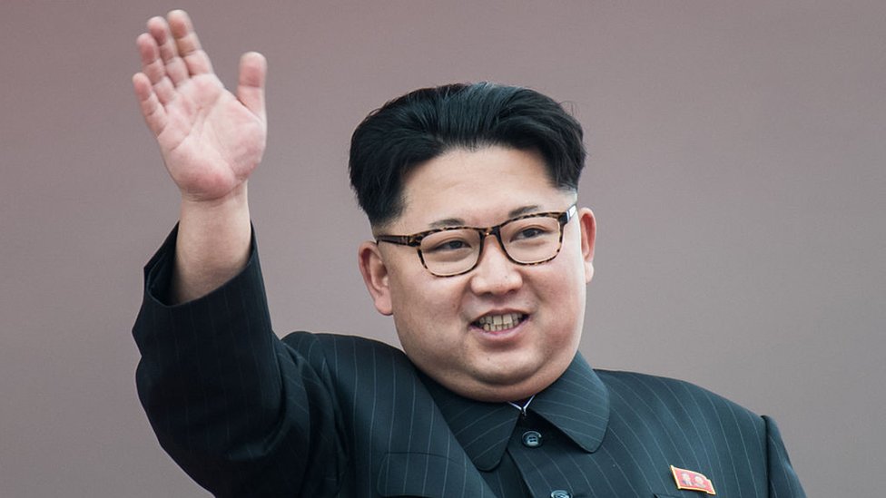 金正恩 Amazon | 金正恩独裁者北朝鮮 Tシャツ | Tシャツ・カットソー 通販