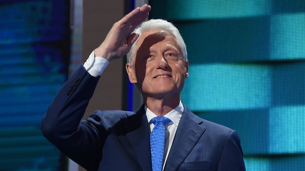 Билл Клинтон и Моника Левински занимаются сексом в Овальном кабинете