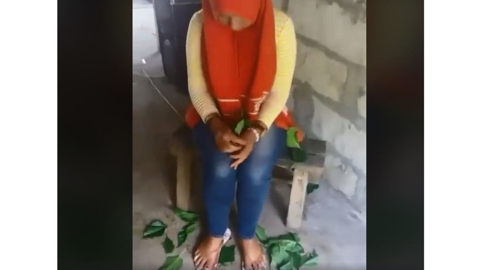 Parodi warganet untuk video viral 'Bu Dendy': Dari daun, rokok, sampai uang receh