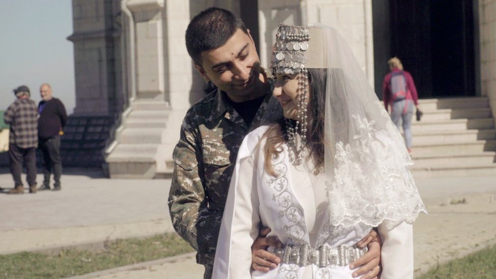 Порно видео Азербайджанская невеста в сексе трахает своего соседа